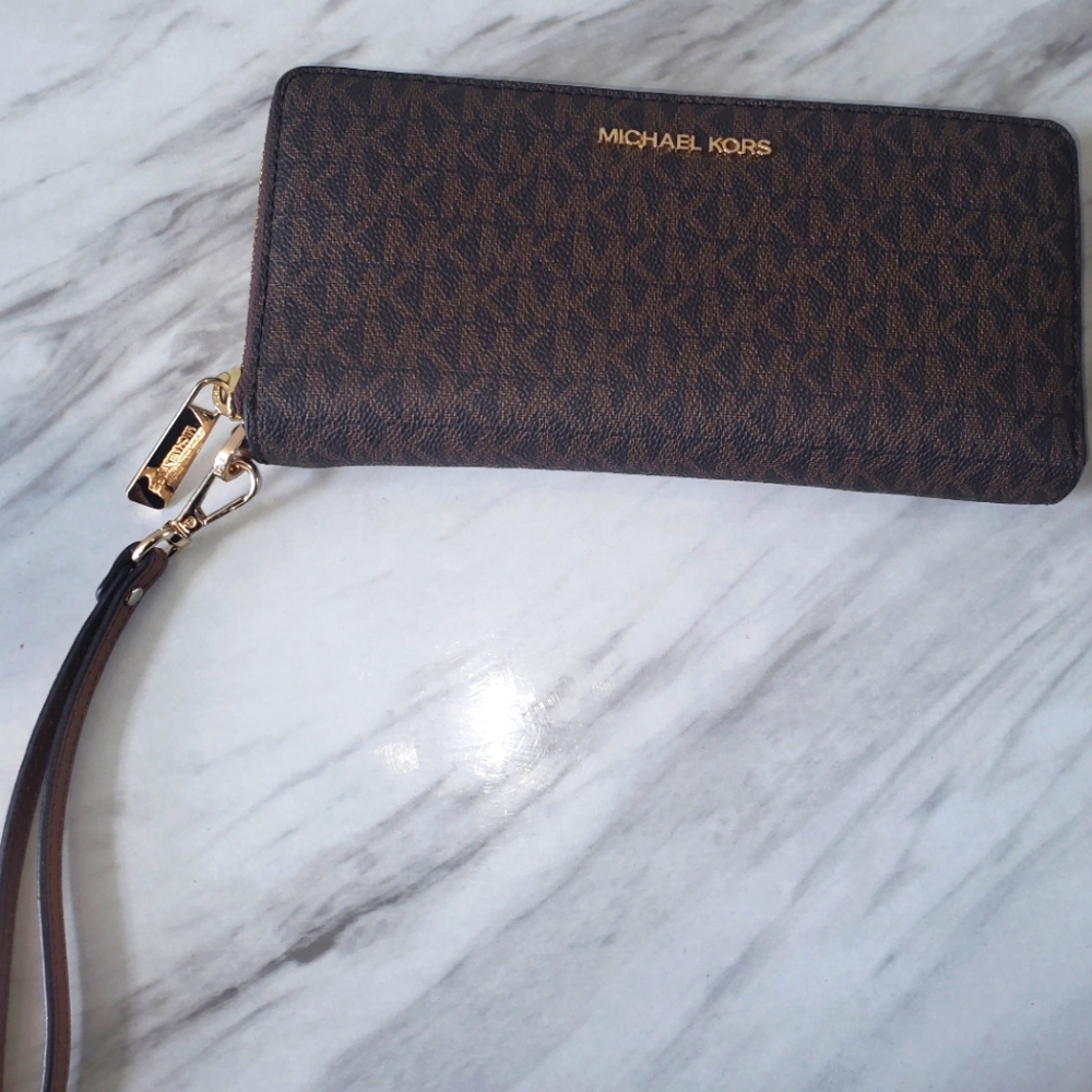 Wristlet